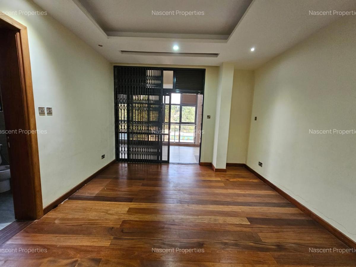 7 Bed House with En Suite in Nyari - 11