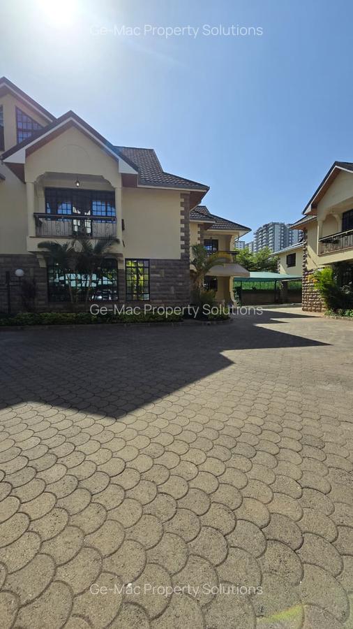 5 Bed House with En Suite in Lavington - 3