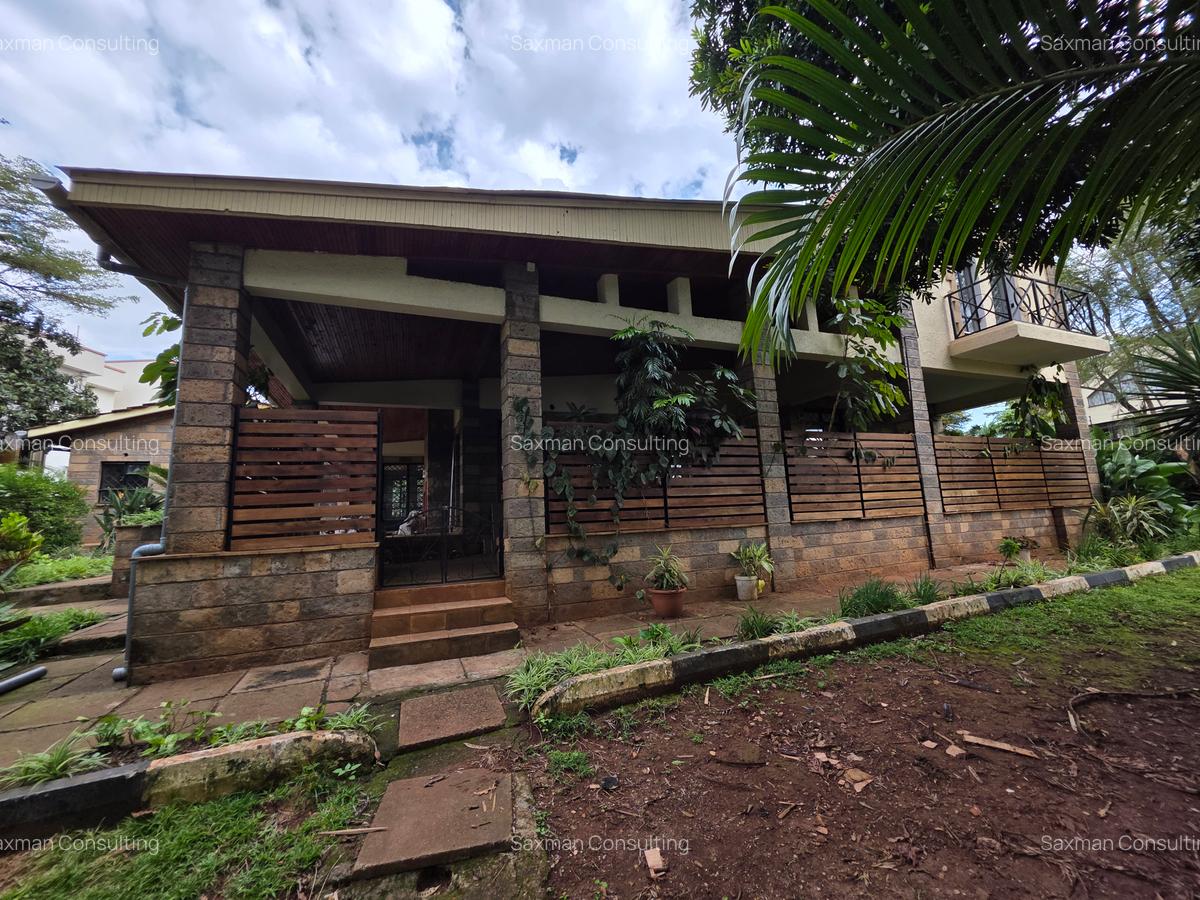 4 Bed House with En Suite in Lavington - 2