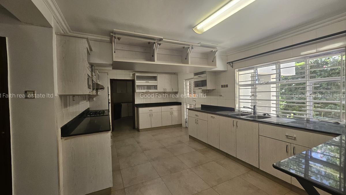 5 Bed House with En Suite in Runda - 4