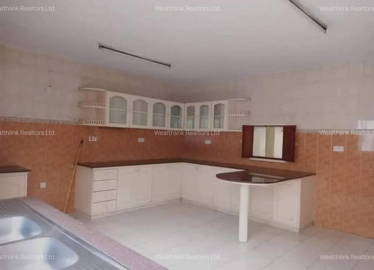 4 Bed Townhouse with En Suite at Spring Valley - 15