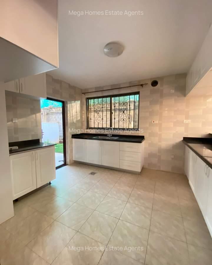 5 Bed Townhouse with En Suite in Lavington - 6