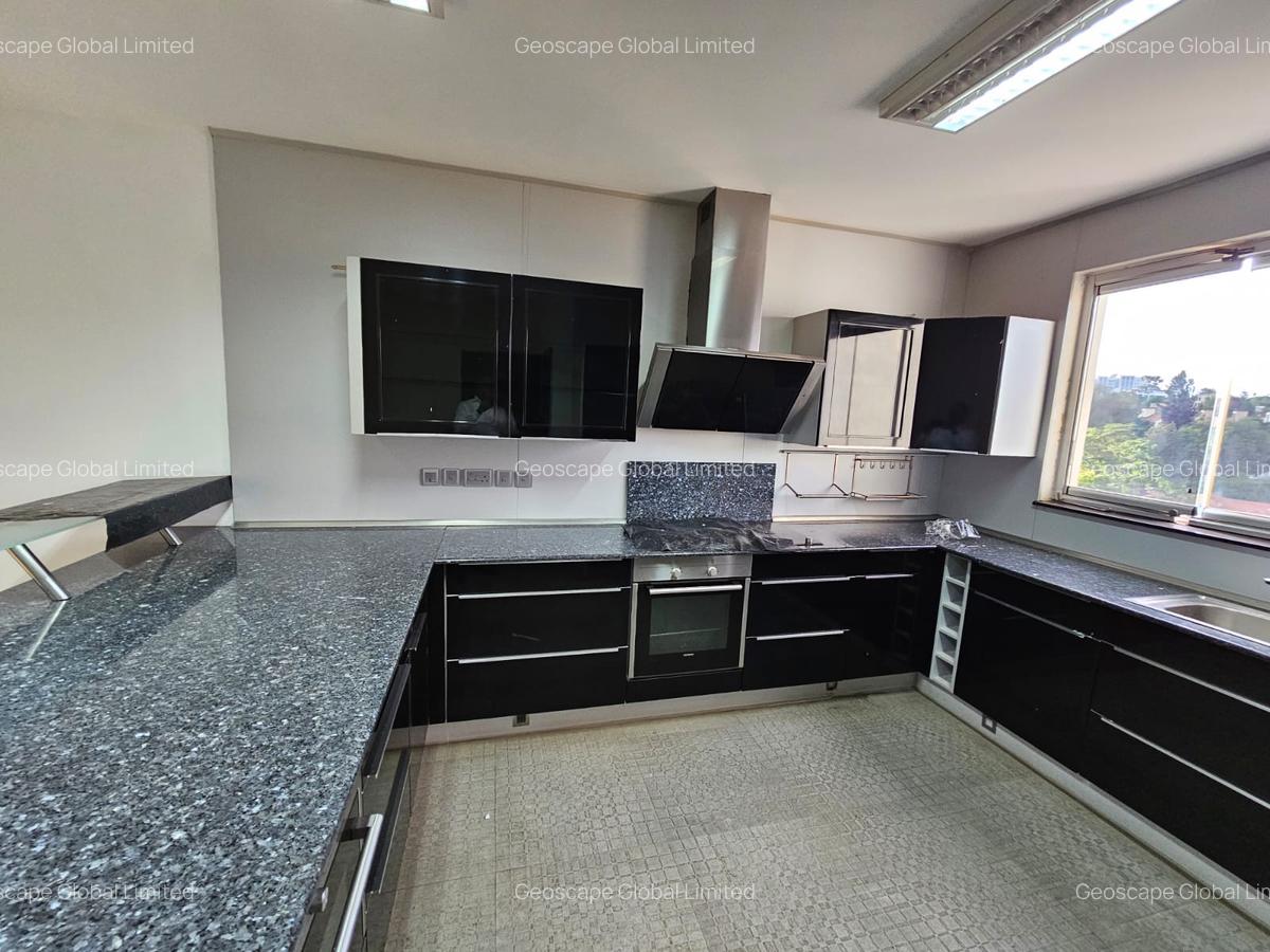 3 Bed Apartment with En Suite in Riverside - 4