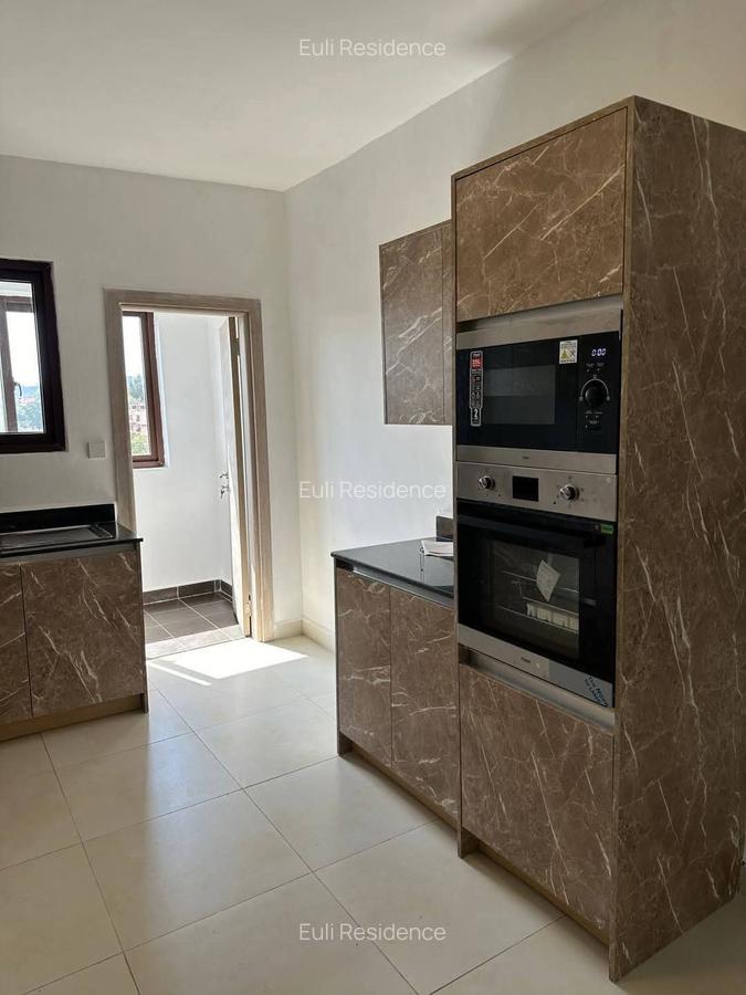3 Bed Apartment with En Suite at Rhapta Rd - 2