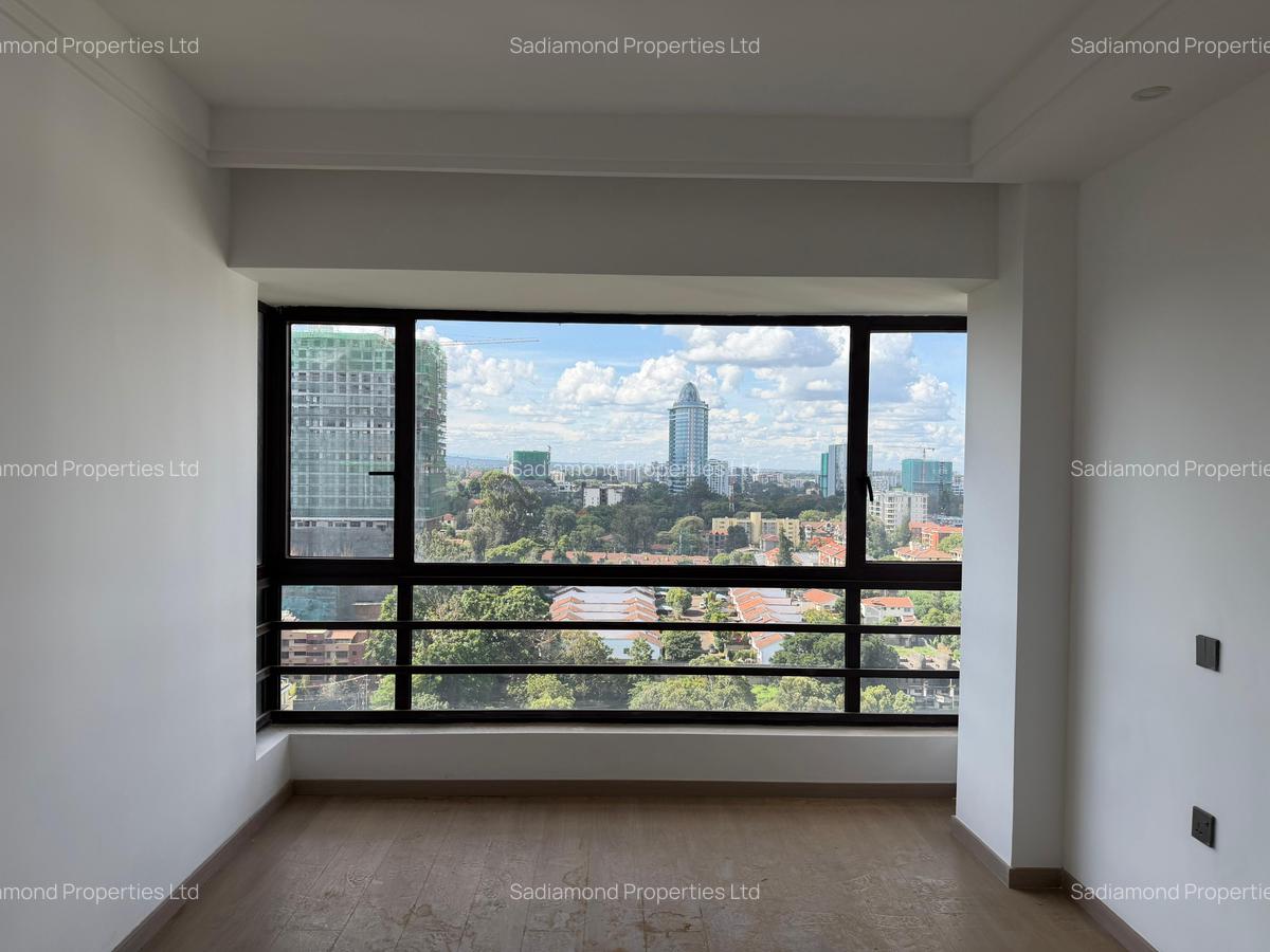 3 Bed Apartment with En Suite in Riverside - 7