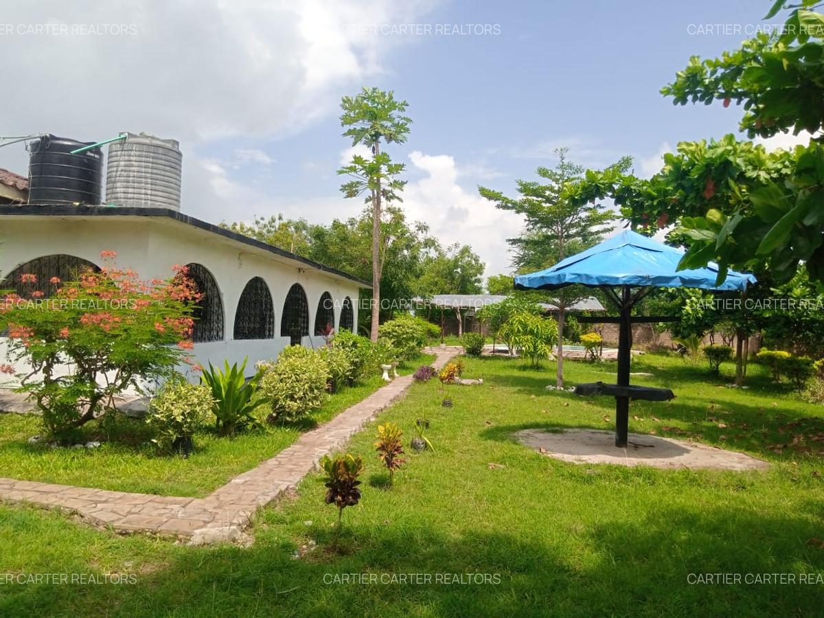 4 Bed Villa with En Suite in Diani - 1