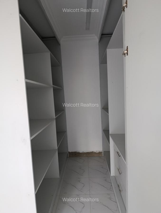 4 Bed Villa with En Suite at Muhuri Road - 5