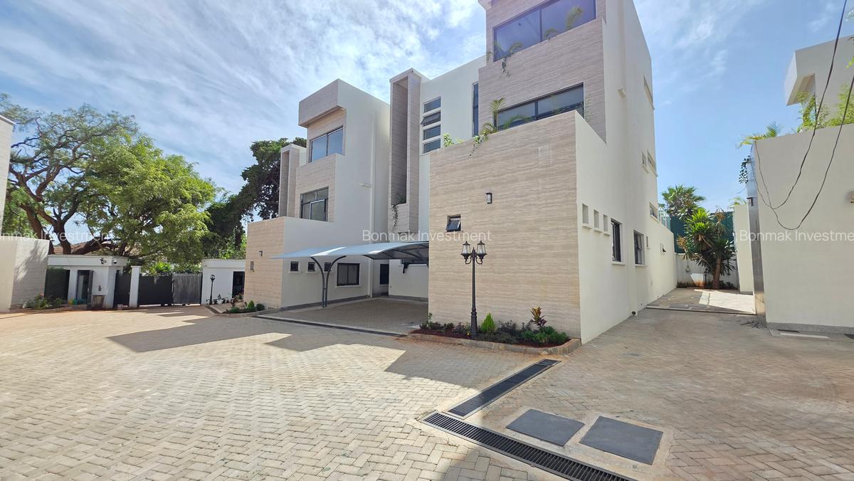 5 Bed Townhouse with En Suite at Lavington Green - 16