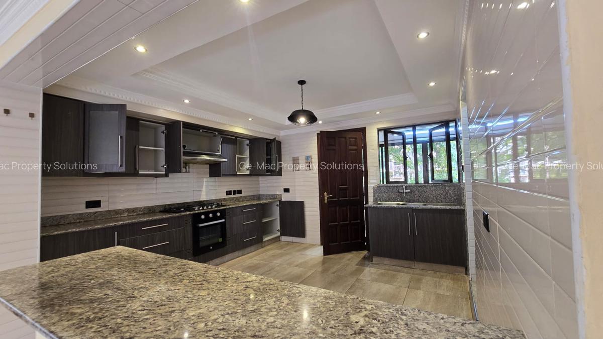 5 Bed House with En Suite in Lavington - 7