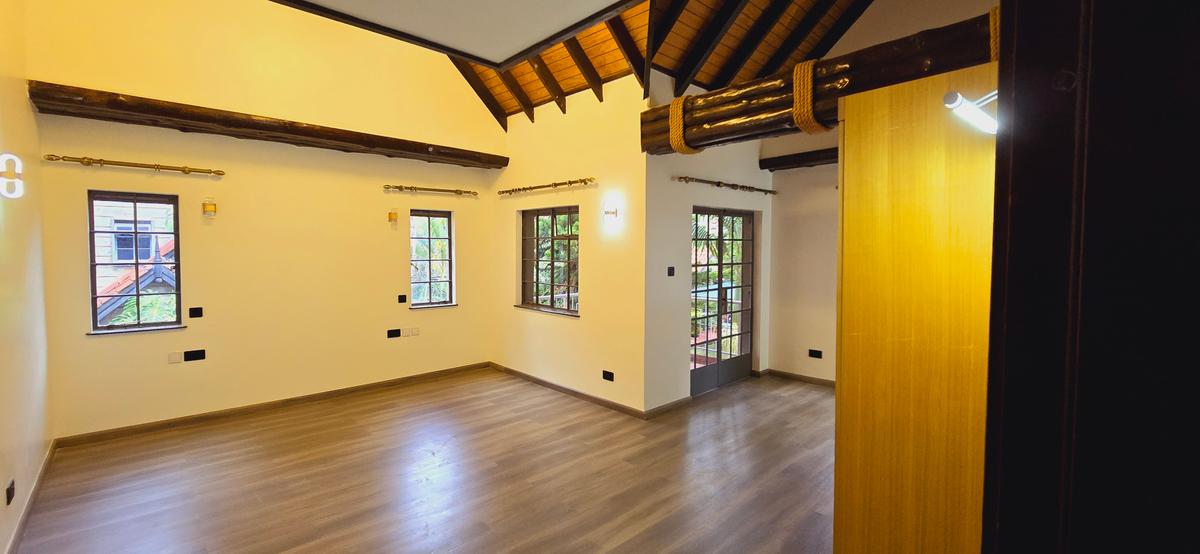 5 Bed Townhouse with En Suite at Othaya Road - 16