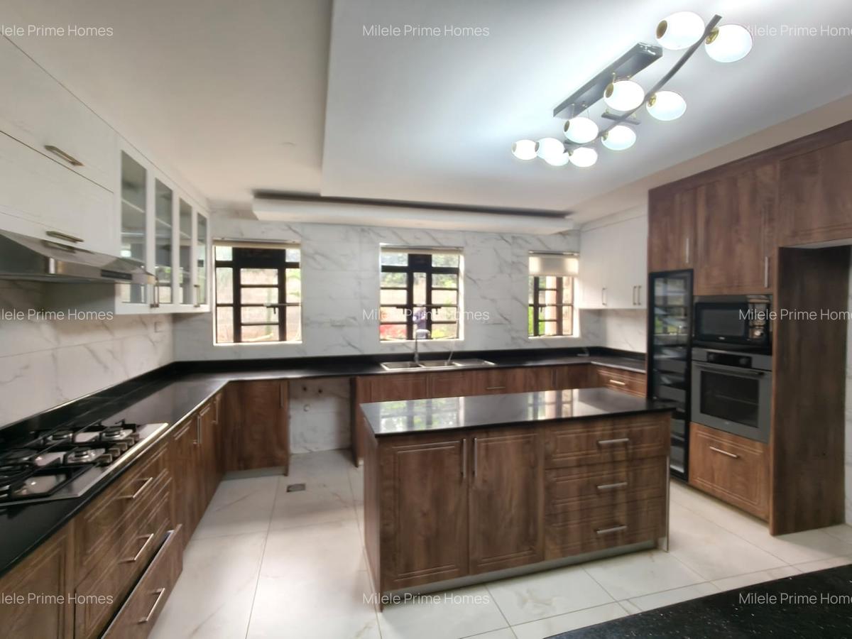6 Bed Villa with En Suite at New Kitisuru - 4