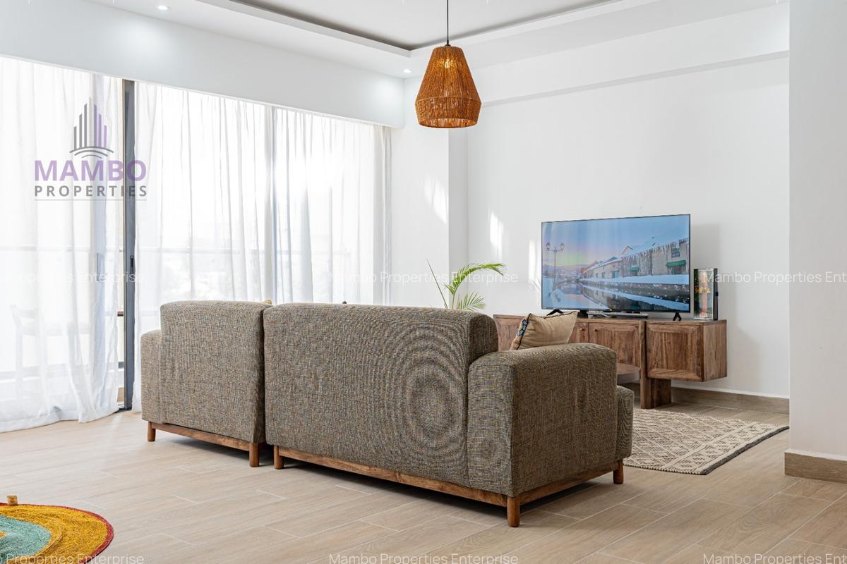 Serviced 2 Bed Apartment with En Suite at Riverside Dr - 10