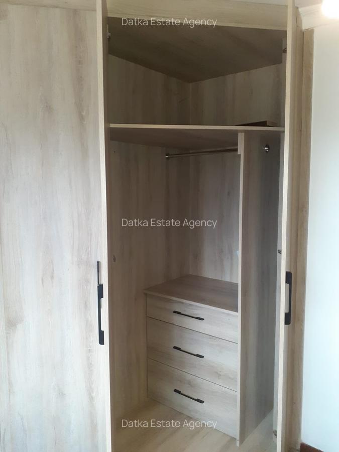 4 Bed House with En Suite at Mountain View - 5