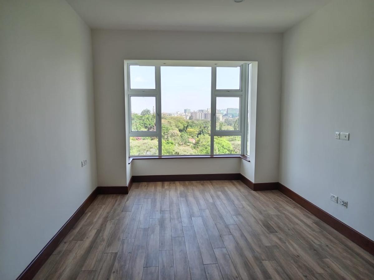 2 Bed Apartment with En Suite at City Park Drive - 12