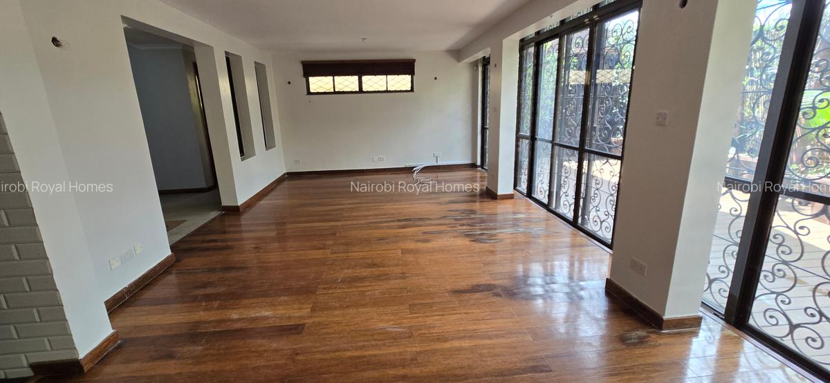 5 Bed Townhouse with En Suite at Off Convent Drive - 16