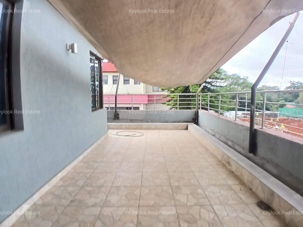5 Bed Townhouse with En Suite at Lavington - 14