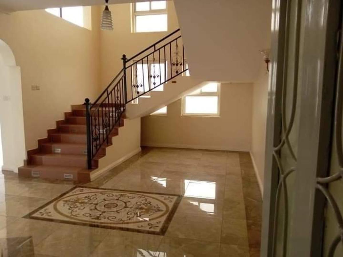 5 Bed House with En Suite in Runda - 19