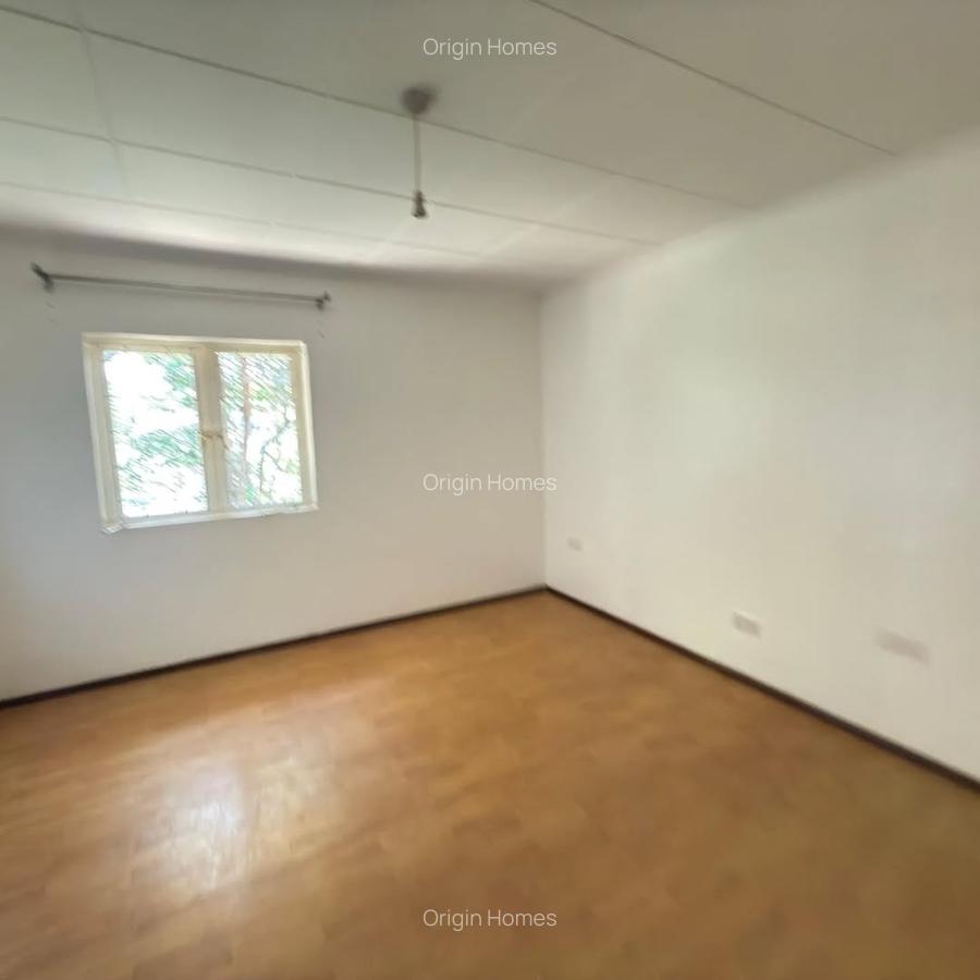 4 Bed House with En Suite at Kyuna - 10