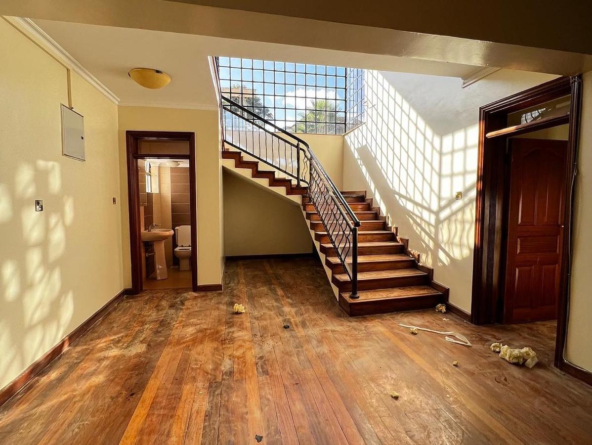 4 Bed Villa with Garden in Runda - 6