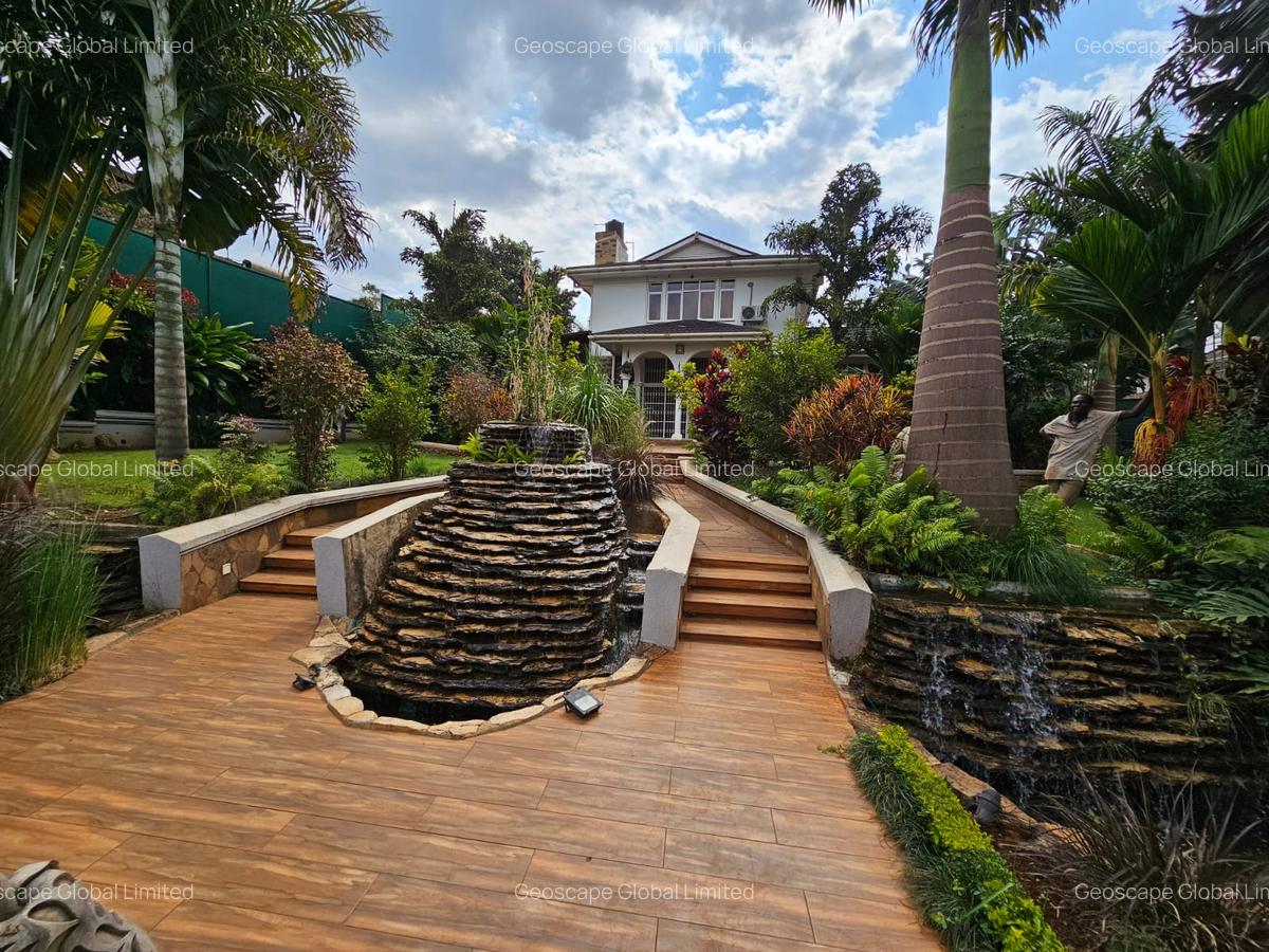 5 Bed House with En Suite in Runda - 2