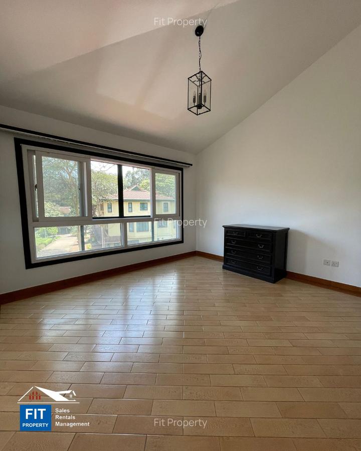 4 Bed House with En Suite in Westlands Area - 15