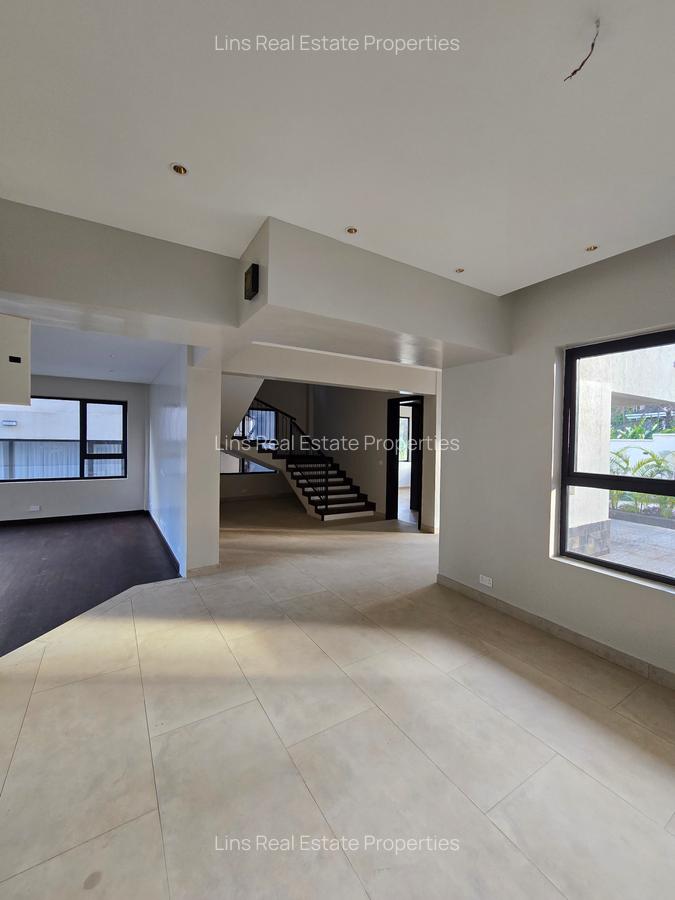 5 Bed Townhouse with En Suite in Lavington - 6