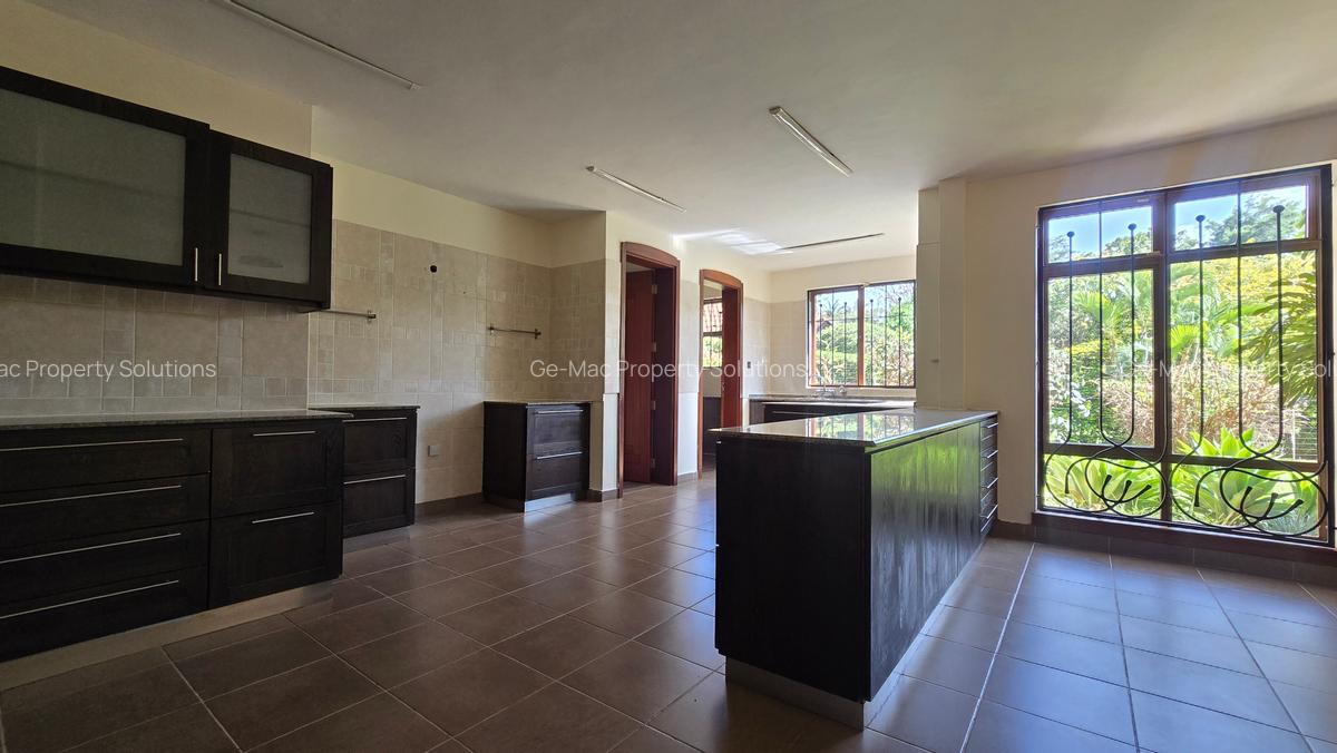 5 Bed House with En Suite in Runda - 6