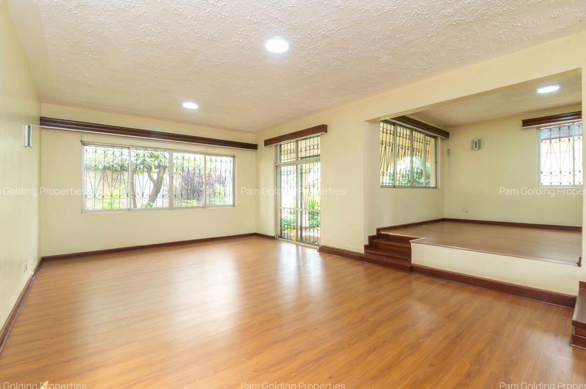 5 Bed Townhouse with En Suite at Ring Road - 5