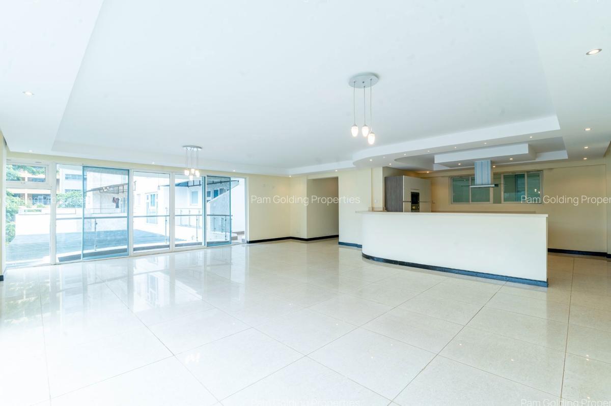 3 Bed Apartment with En Suite in Riverside - 1