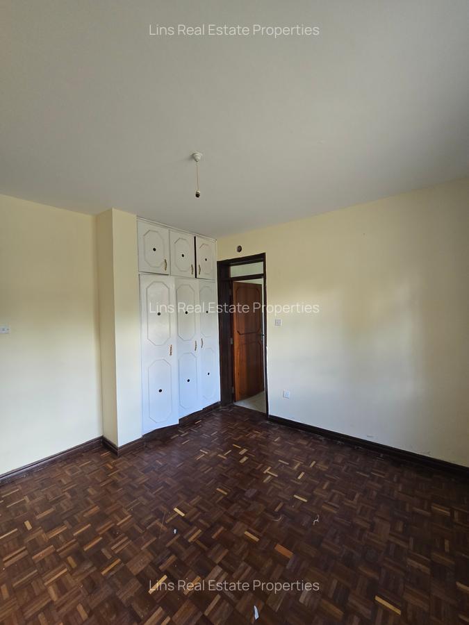 5 Bed House with En Suite in Runda - 12