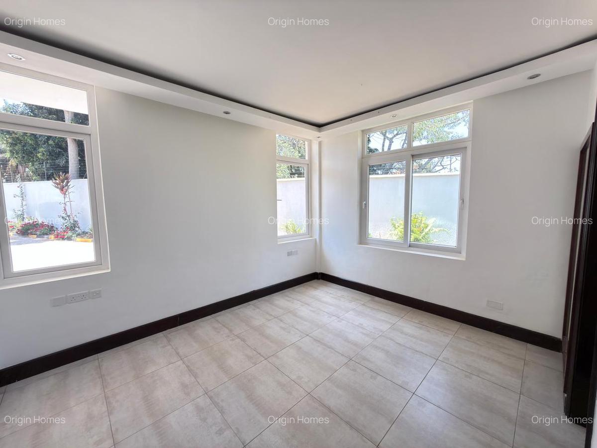 5 Bed House with En Suite in Runda - 19