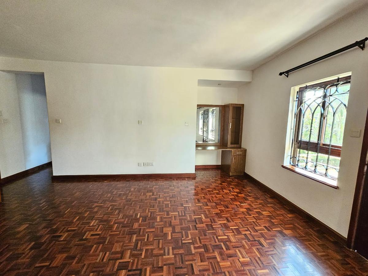 4 Bed Townhouse with En Suite in Lavington - 10