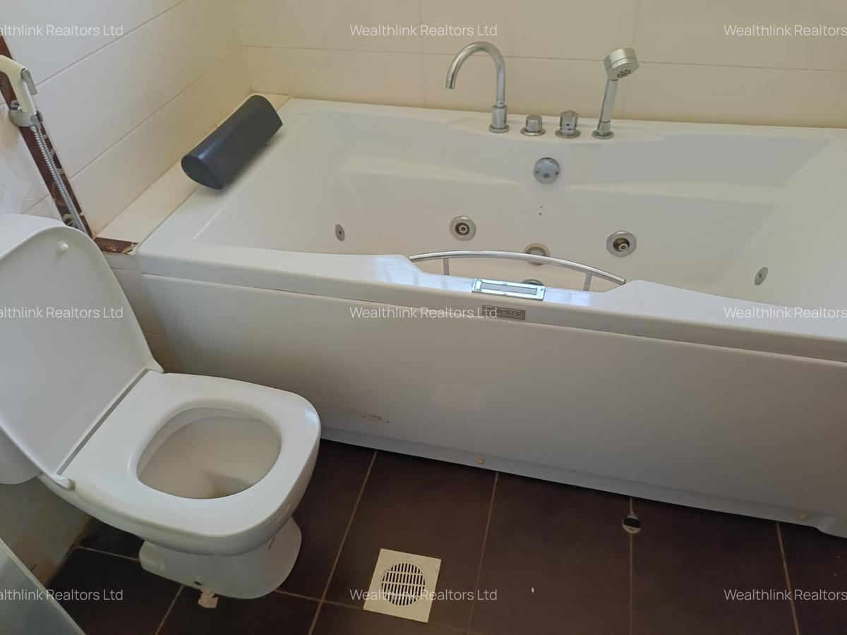 4 Bed House with En Suite at Lavington - 14