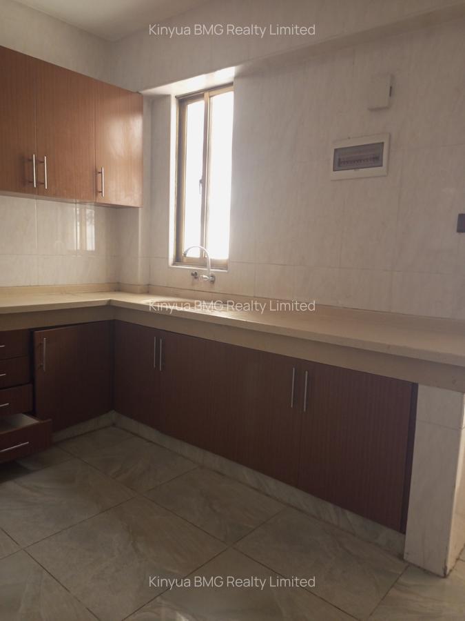 Serviced 3 Bed Apartment with En Suite in Mombasa CBD - 4