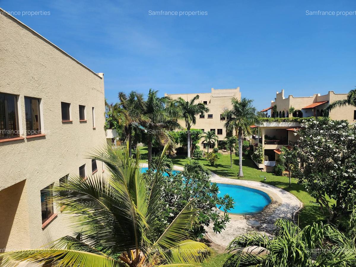 Serviced 3 Bed Apartment with En Suite at Green Wood - 2