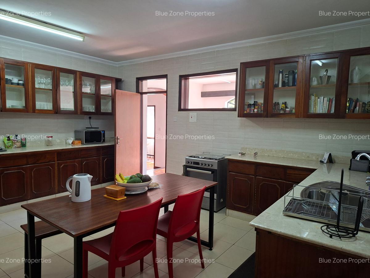 5 Bed Townhouse with En Suite at Ibis Crescent - 9