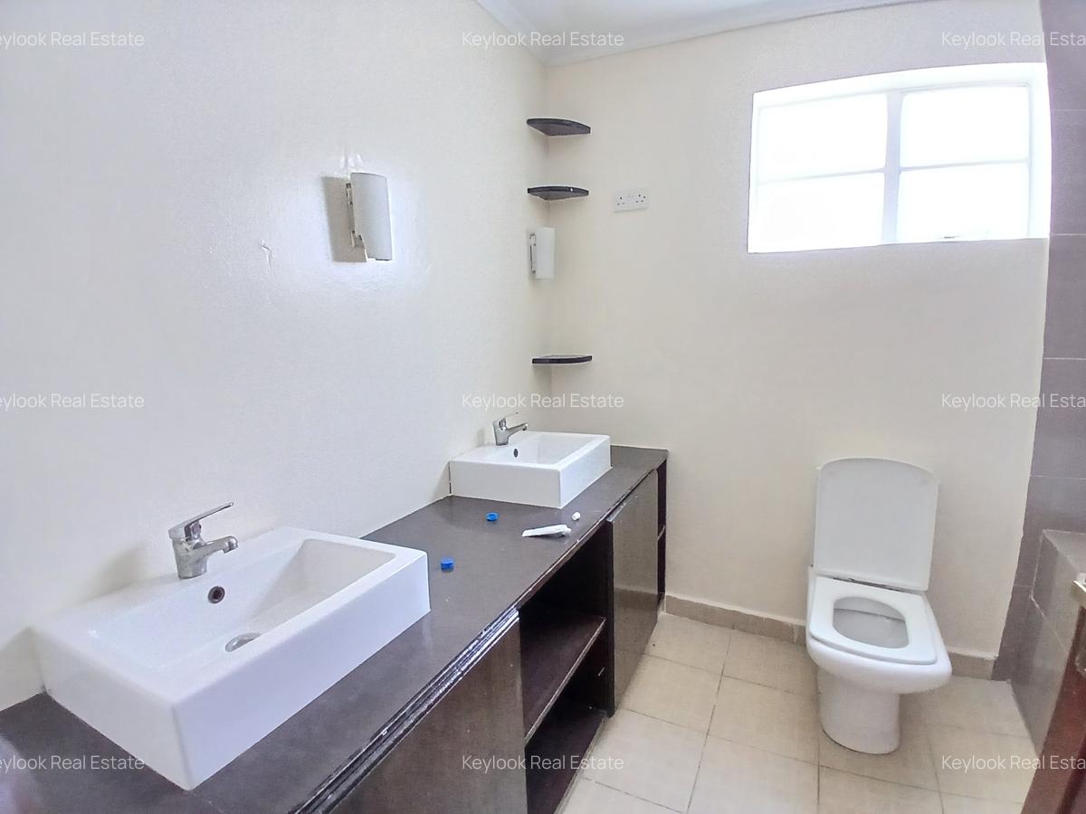 5 Bed Townhouse with En Suite at Lavington - 7