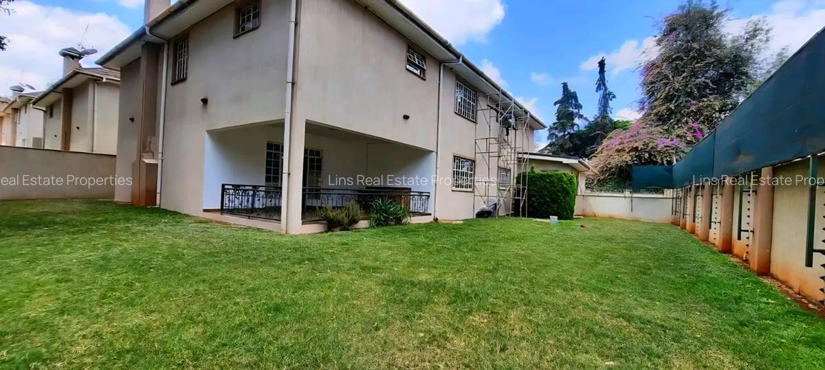 5 Bed Townhouse with En Suite in Lavington - 2