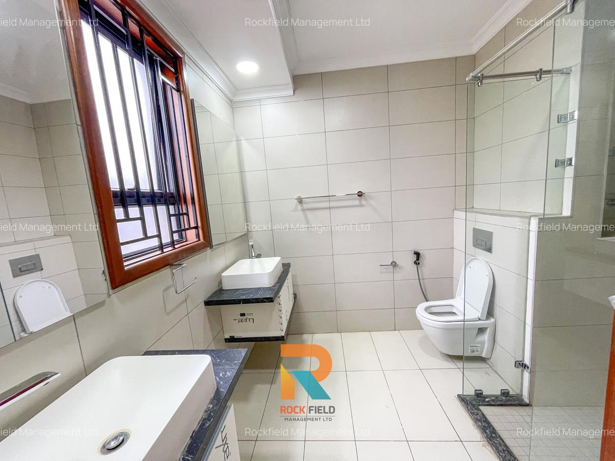 6 Bed Townhouse with En Suite in Lavington - 12