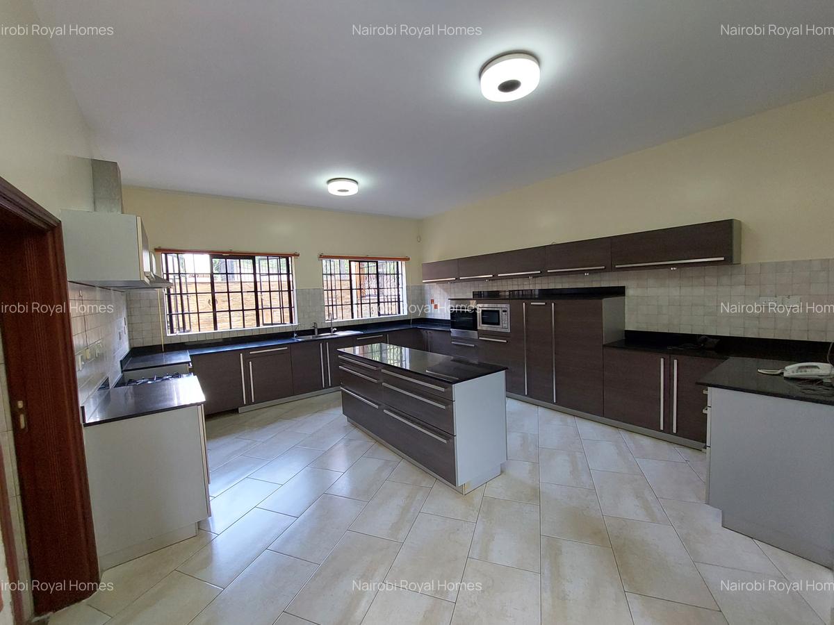 5 Bed Townhouse with En Suite at Lavington Green - 14