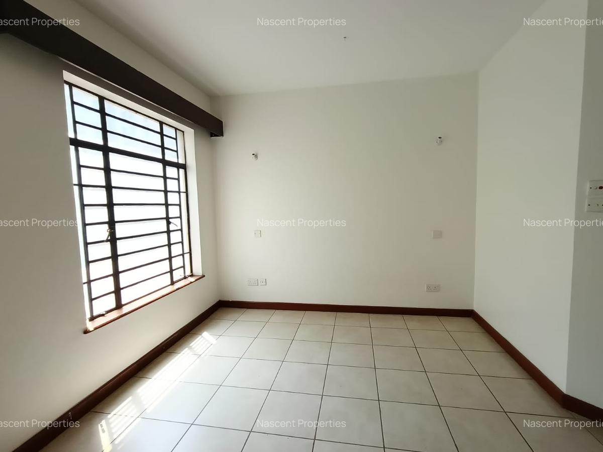 3 Bed Apartment with En Suite in Parklands - 4