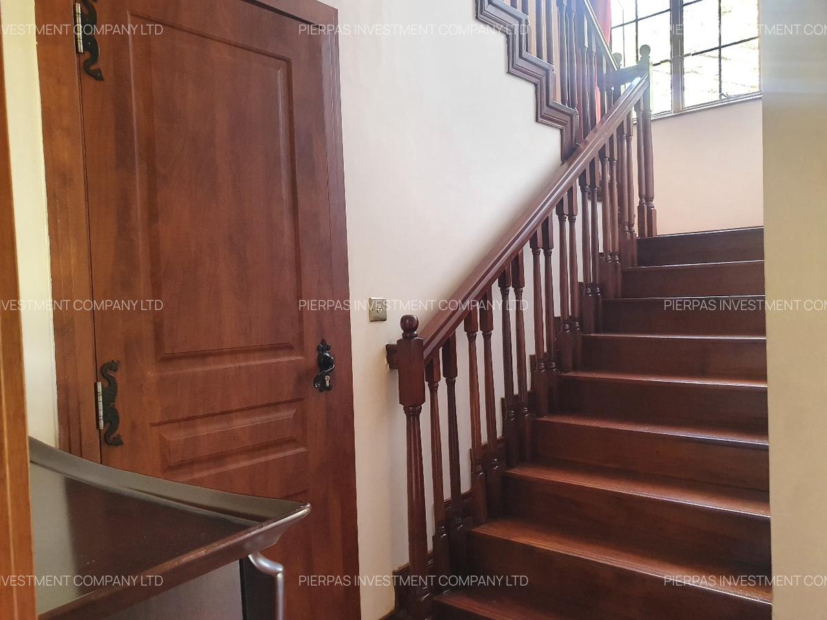 3 Bed House with En Suite in Ridgeways - 4