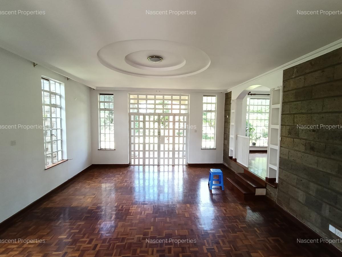 4 Bed Villa with En Suite in Rosslyn - 20