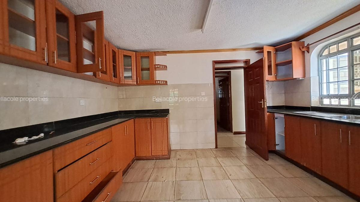 5 Bed Townhouse with En Suite in Nyari - 3