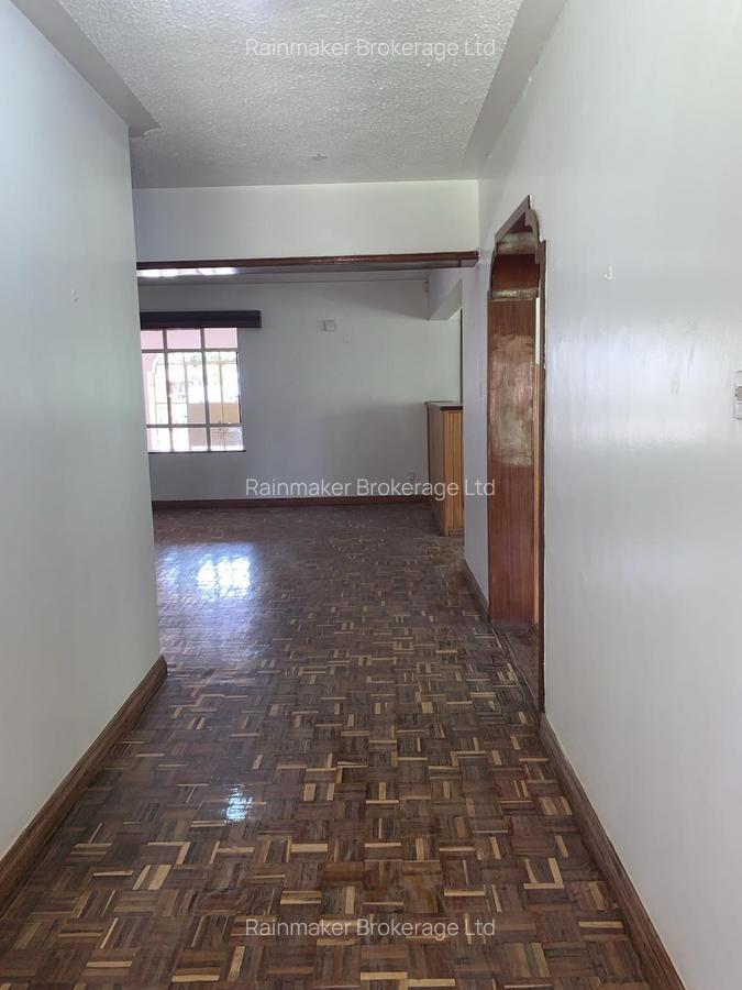 5 Bed House with En Suite in Nyari - 4