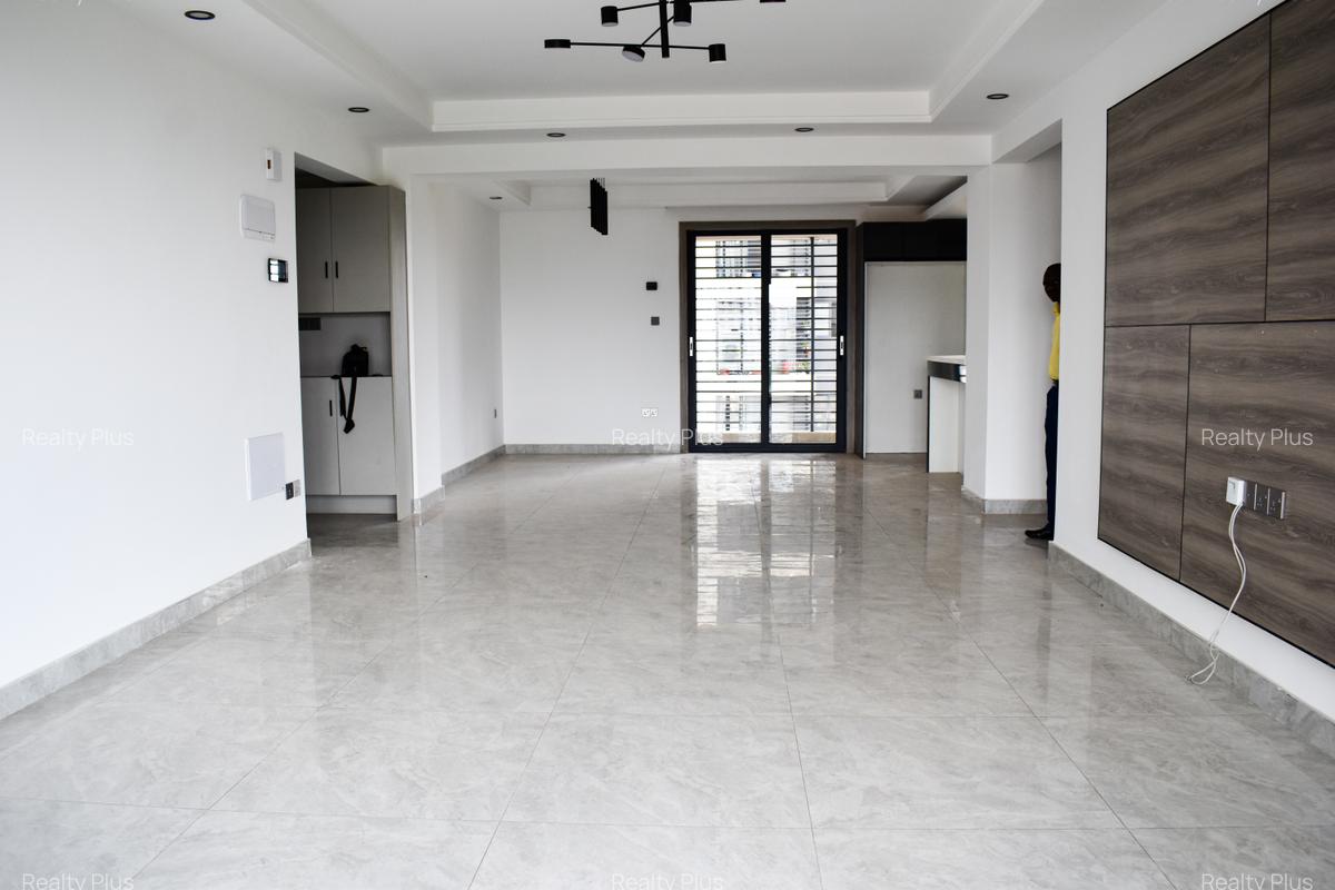 3 Bed Apartment with En Suite at N - 2