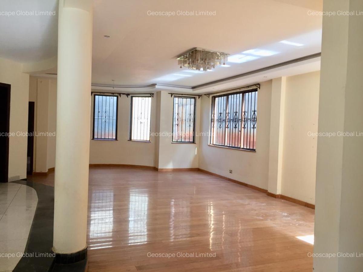 5 Bed House with En Suite in Spring Valley - 2