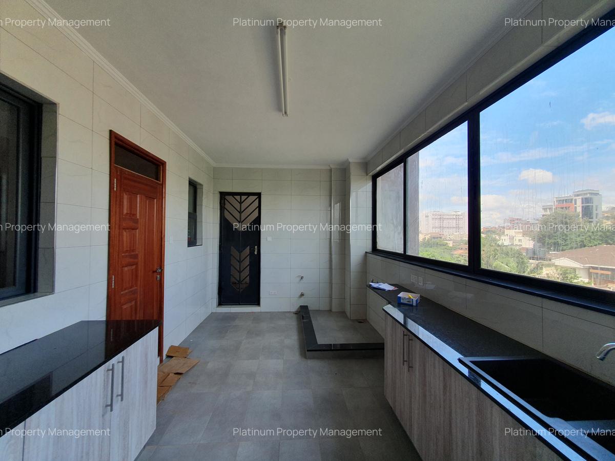 4 Bed Apartment with En Suite in Parklands - 17