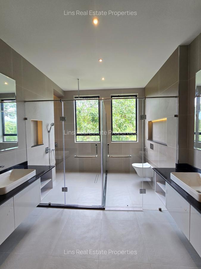 5 Bed Townhouse with En Suite in Kitisuru - 17