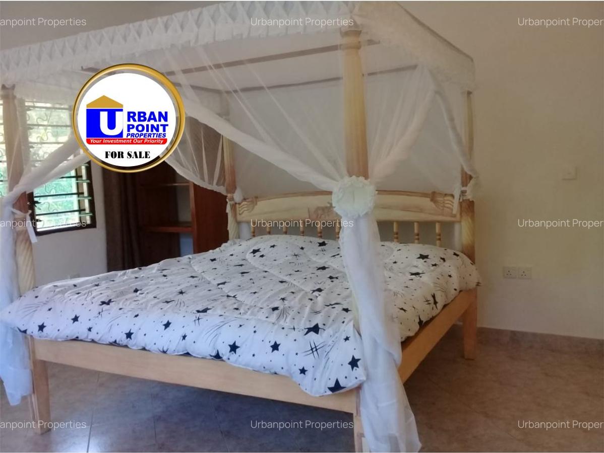 6 Bed House with En Suite in Watamu - 7